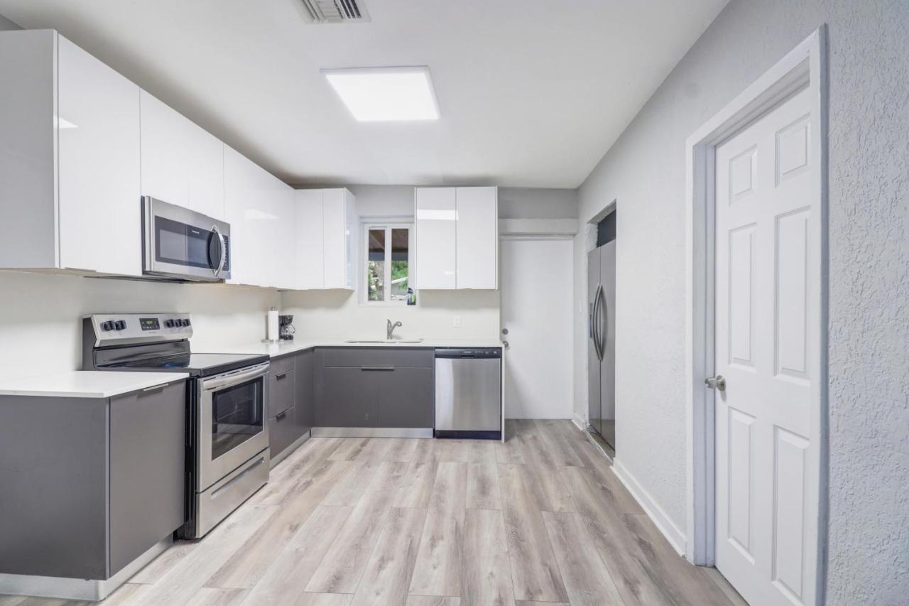 Spacious And Luxurious Home Centrally Located Between Miami And Ft. Lauderdale Miramar Exterior foto